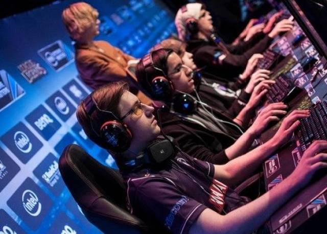 唯一黄牌应 唯一黄牌应