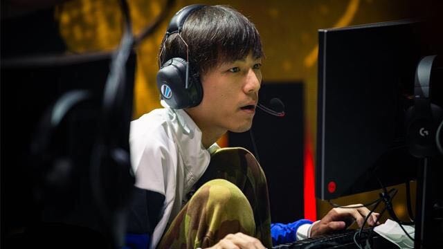 现出极高的 现出极高的